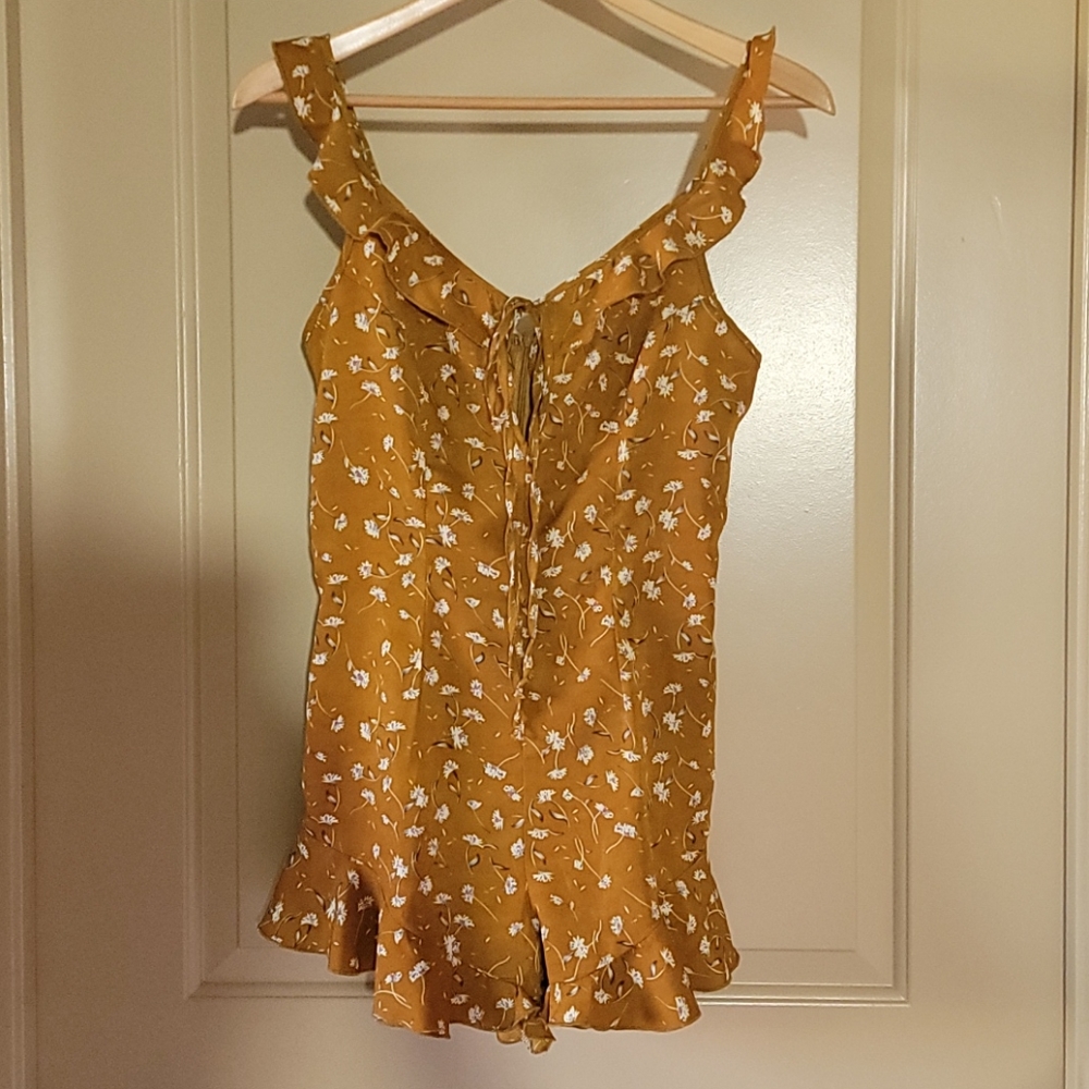 Keyhole Ruffle Strap Floral Romper in Small